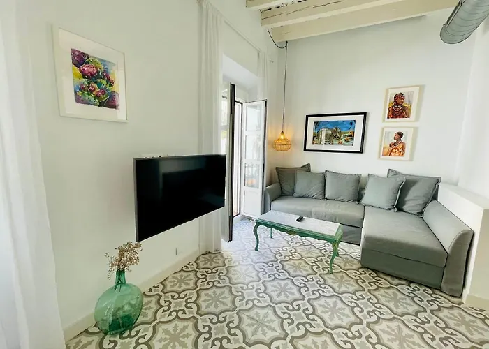 Modern Apartment In The City Centre, La Alameda