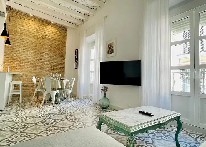 Modern Apartment In The City Centre, La Alameda