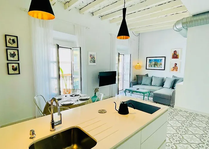 Modern Apartment In The City Centre, La Alameda